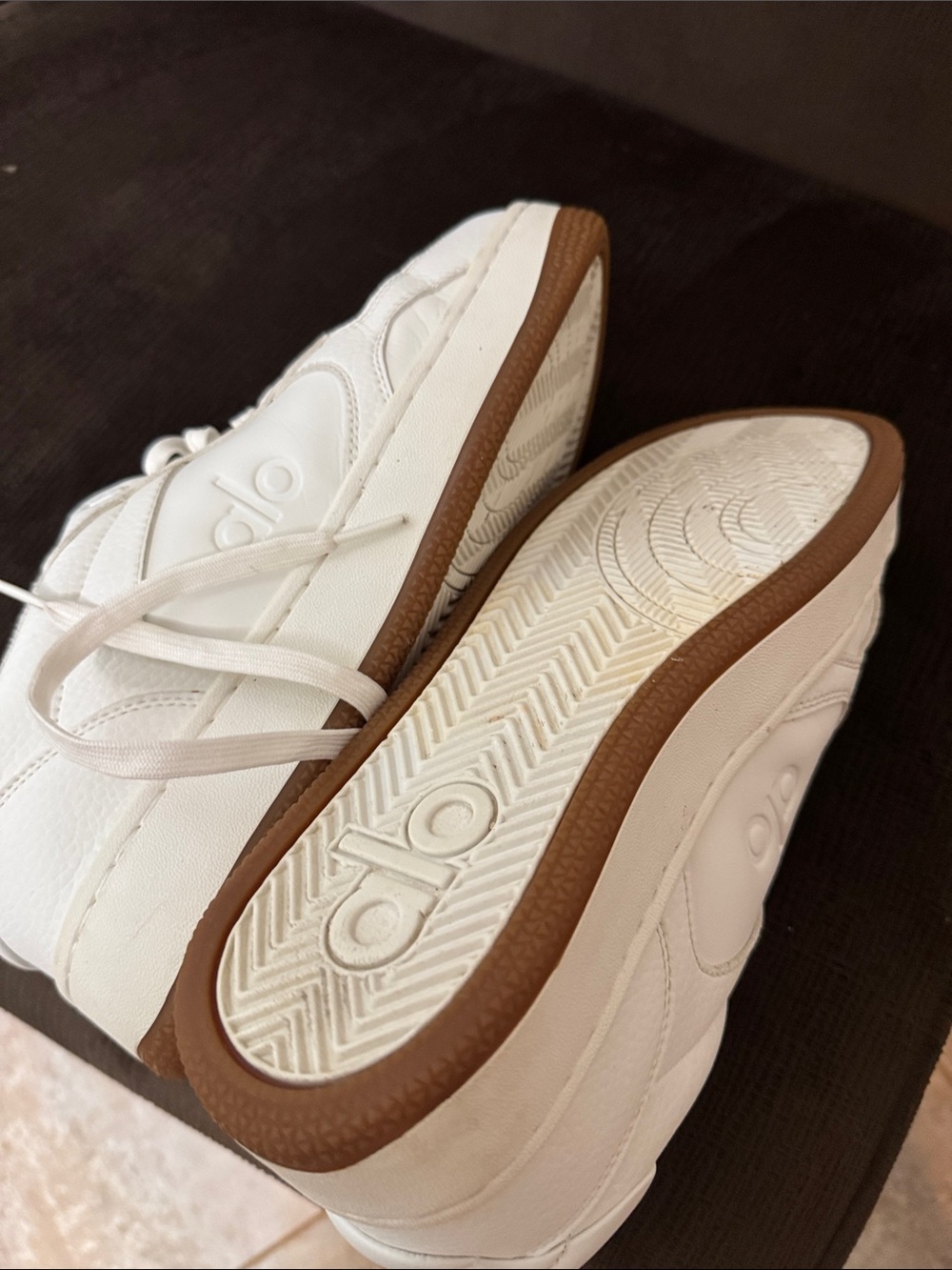 ALO Yoga White Women's Sneakers with Gum Sole - Picture 15 of 16